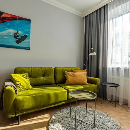 Wonderful In The Heart Of Center Apartment