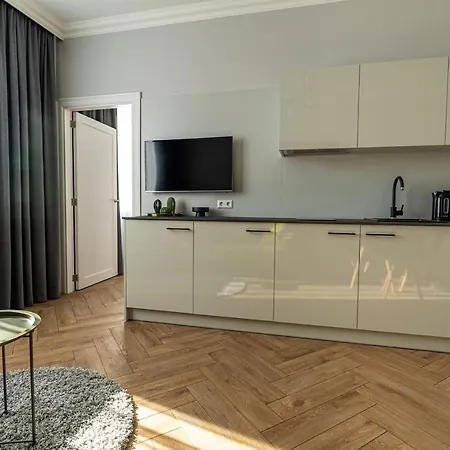 Wonderful In The Heart Of Center Apartment *
