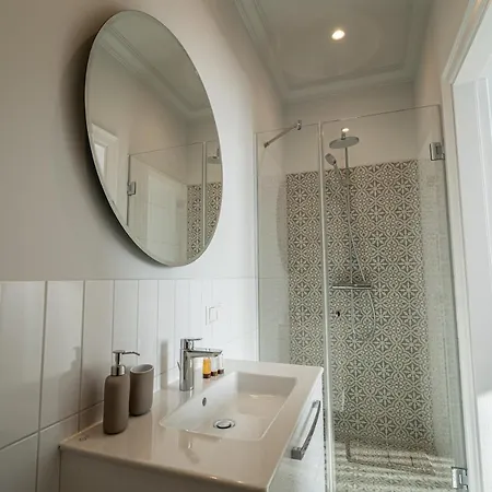 Wonderful In The Heart Of Center Apartment *