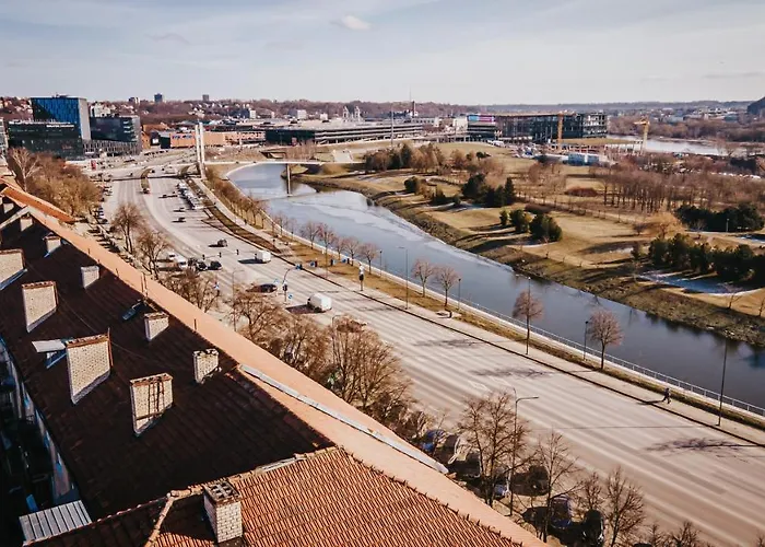 Wonderful In The Heart Of Center *